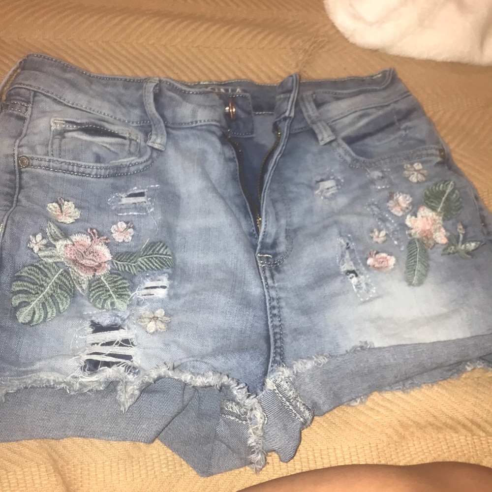 FLOWER SHORTS